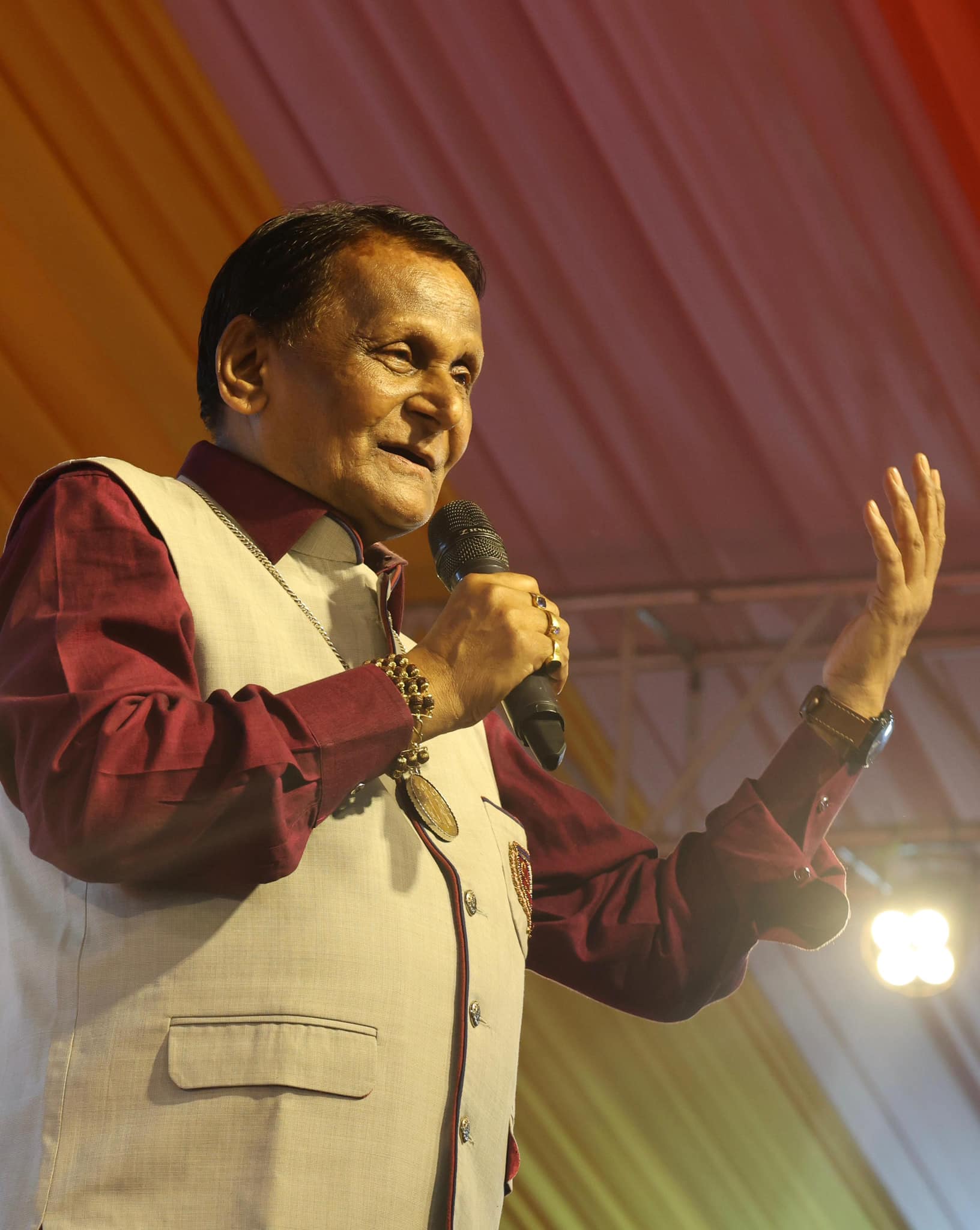 हास्य की दुनिया में सन्नाटा: पद्मश्री सुरेंद्र दुबे नहीं रहे, दिल का दौरा पड़ने की आशंका
