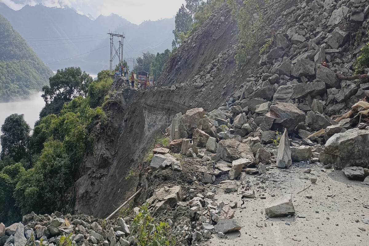 केदारनाथ हाईवे पर भूस्खलन से यात्री फंसे, अहमदाबाद-सूरत में बाढ़ से जनजीवन अस्त-व्यस्त; देशभर में 12% अधिक वर्षा दर्ज