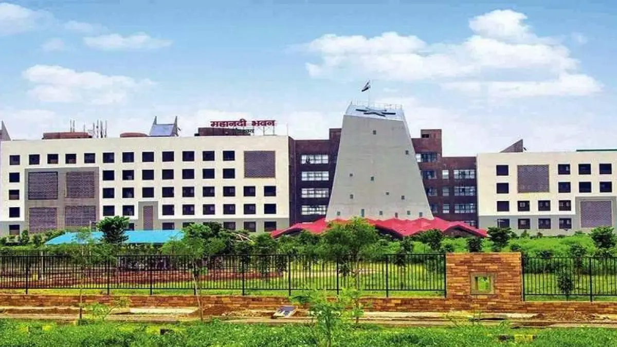 छत्तीसगढ़ में बड़ा स्वास्थ्य प्रशासनिक फेरबदल: 100 डॉक्टरों के ट्रांसफर, CMOs और निदेशक भी शामिल