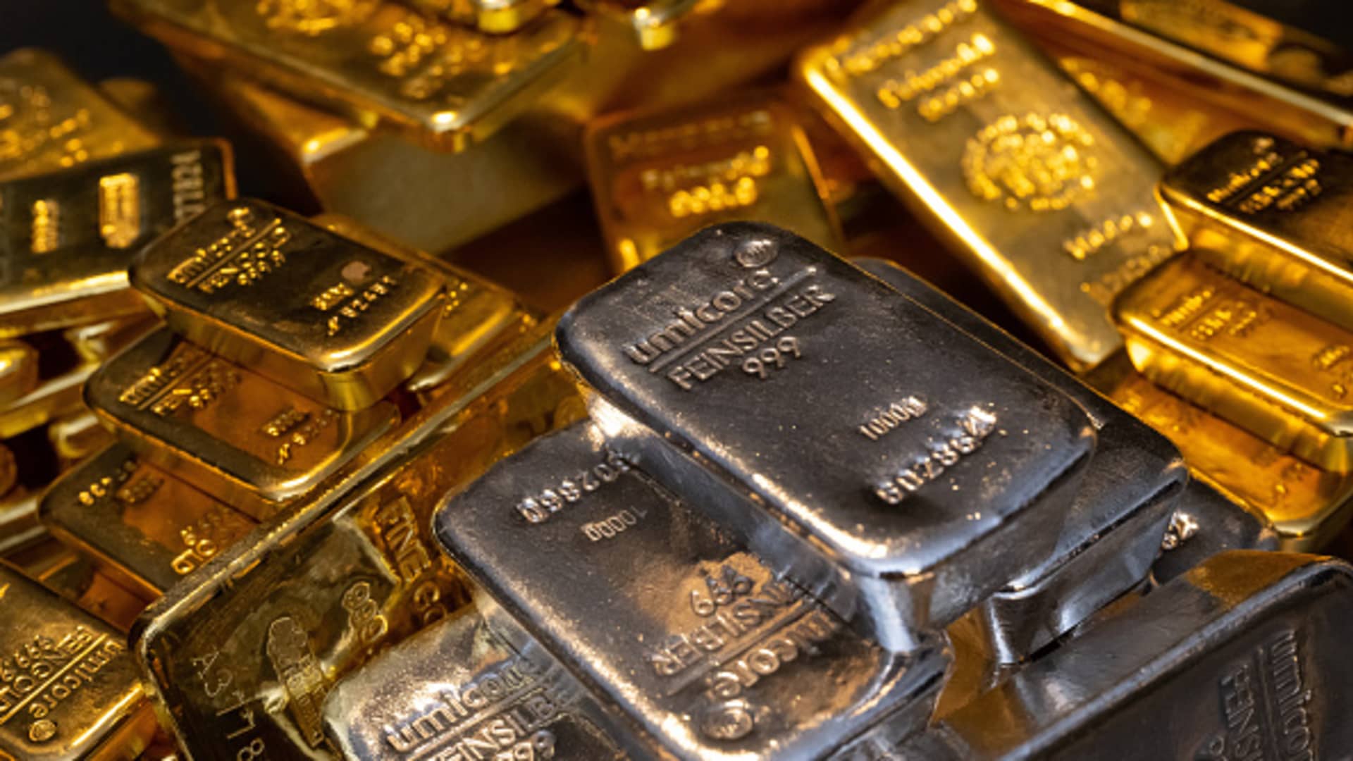 आज सोना-चांदी की कीमतों में उछाल: सोना ₹102 महंगा, चांदी ₹1.06 लाख प्रति किलो के पार
